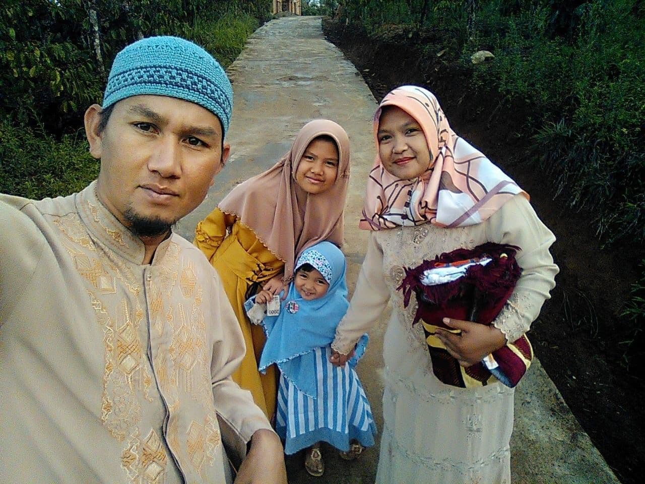 Indonesia: The Almukatin family in times of COVID-19 Indonesia: The Almukatin family in times of COVID-19